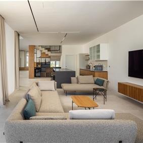 4-Bedroom Luxury Villa with Heated Pool, Ciovo near Trogir – Sleeps 8